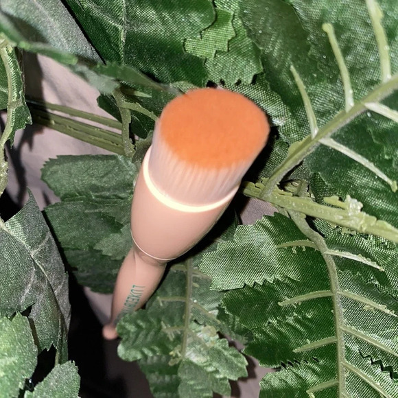 💕💙Sale 1Hour Only for  $20 🎉⭐️HP⭐️💕Vegan Q flawless foundation brush New - Picture 9 of 13